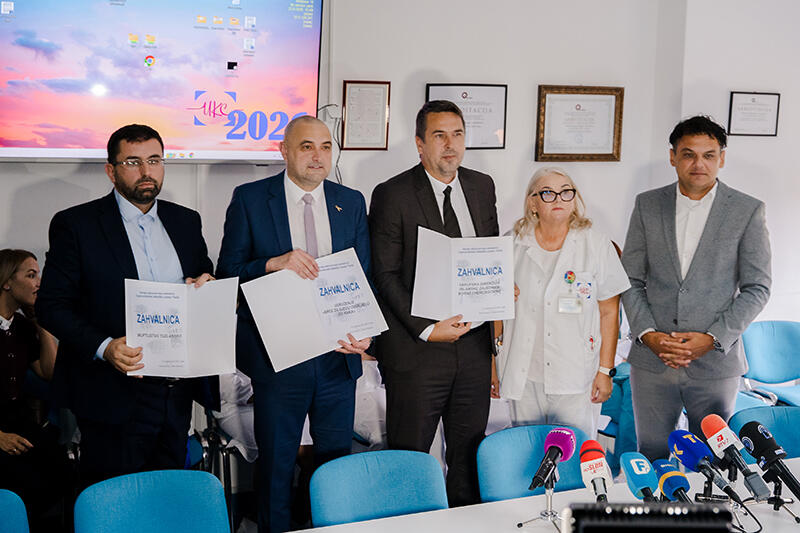 Zajedničkim srcem za najmlađe: Donacija medicinske opreme vrijedne 50.310 KM Univerzitetskom kliničkom centru Tuzla